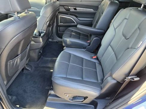 Used 2024 Kia Telluride EX w/ EX Captain's Chair Package AWD/4WD image 12