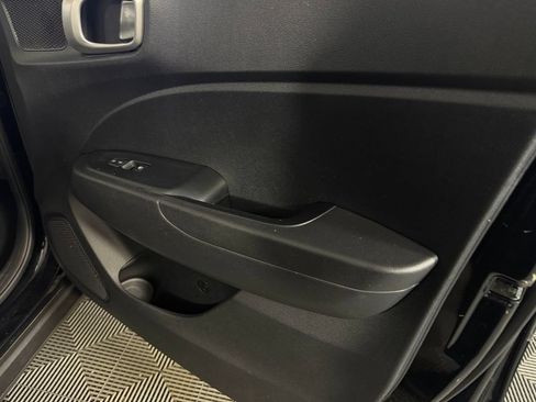 Used 2022 Hyundai Venue SEL FWD image 31