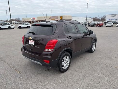 Used 2022 Chevrolet Trax LT w/ LT Convenience Package image 6
