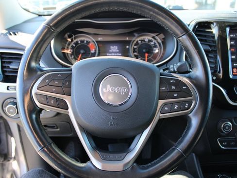 Used 2021 Jeep Cherokee Limited image 13