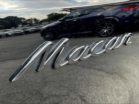 Used 2021 Porsche Macan AWD/4WD image 23