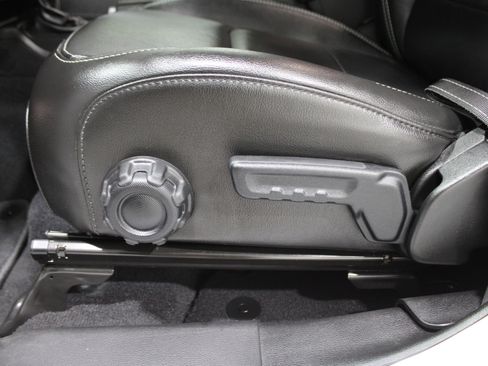 Used 2022 Jeep Wrangler Unlimited Sahara w/ Safety Group image 4