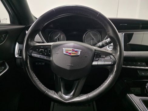 Used 2020 Cadillac XT4 Premium Luxury image 4