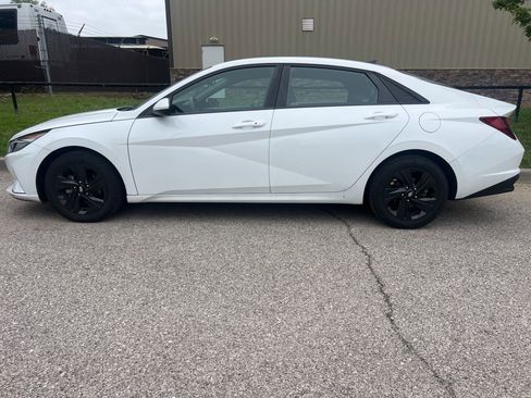 Used 2022 Hyundai Elantra SEL FWD image 9