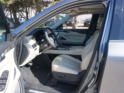 Used 2023 INFINITI QX60 Luxe w/ Cargo Package FWD image 2