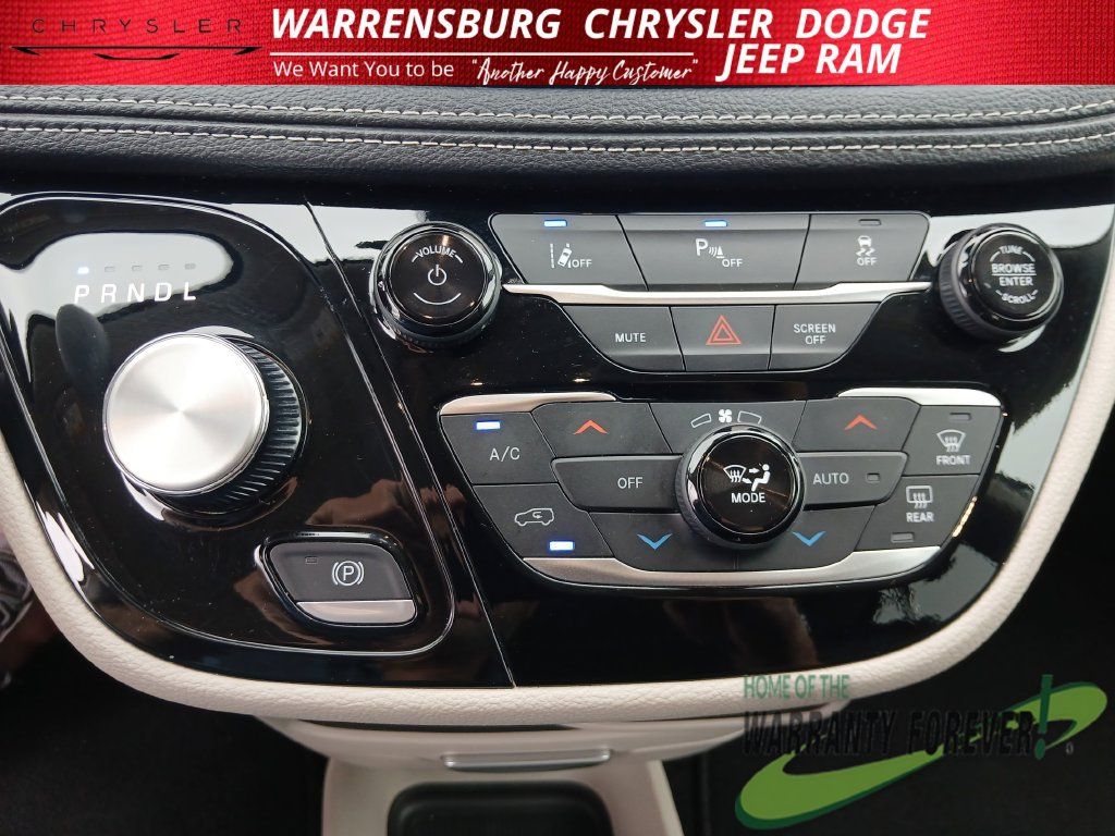 Used 2024 Chrysler Pacifica Limited FWD image 25