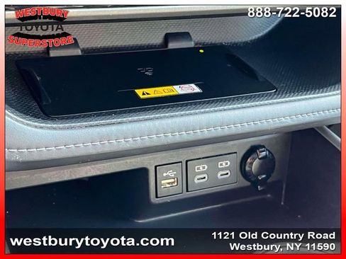 Used 2023 Toyota Highlander XLE AWD/4WD image 33