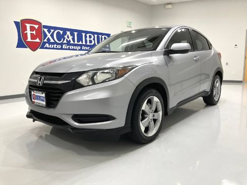 Used 2018 Honda HR-V LX image 6