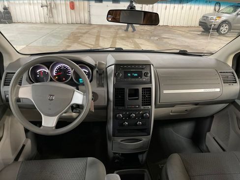 Used 2010 Dodge Grand Caravan SE image 13