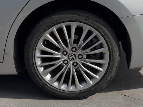 Used 2022 Toyota Avalon Limited image 11