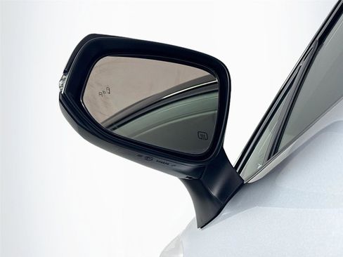 Certified 2026 Toyota Corolla Cross SE image 5