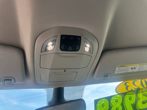 Used 2023 Chrysler Pacifica Touring-L FWD image 19