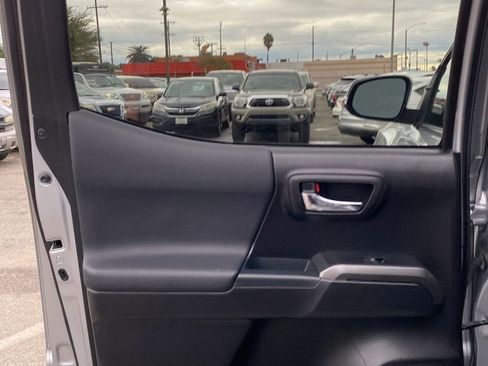 Used 2020 Toyota Tacoma TRD Off-Road image 25