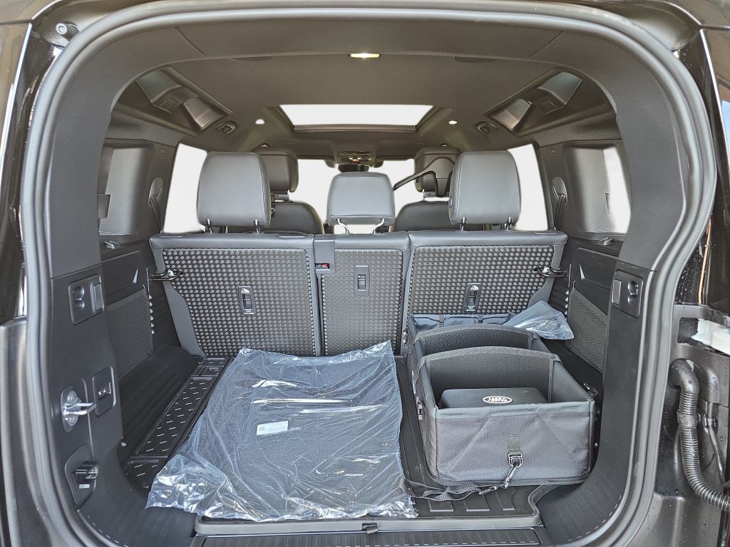 New 2026 Land Rover Defender 110 X-Dynamic SE AWD/4WD image 10