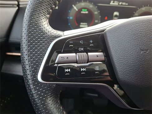 Used 2025 Nissan Ariya AWD image 23