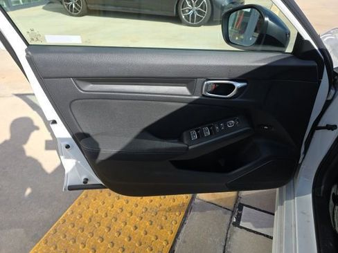 Used 2023 Honda Civic Sport image 11