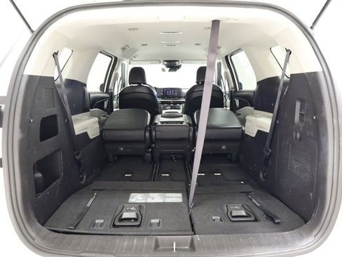 Used 2024 Kia Carnival LX image 37