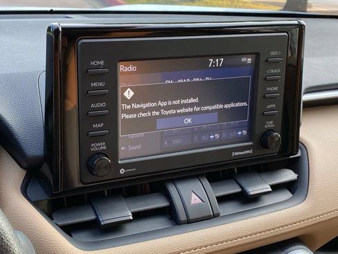 Used 2021 Toyota RAV4 LE AWD/4WD image 19