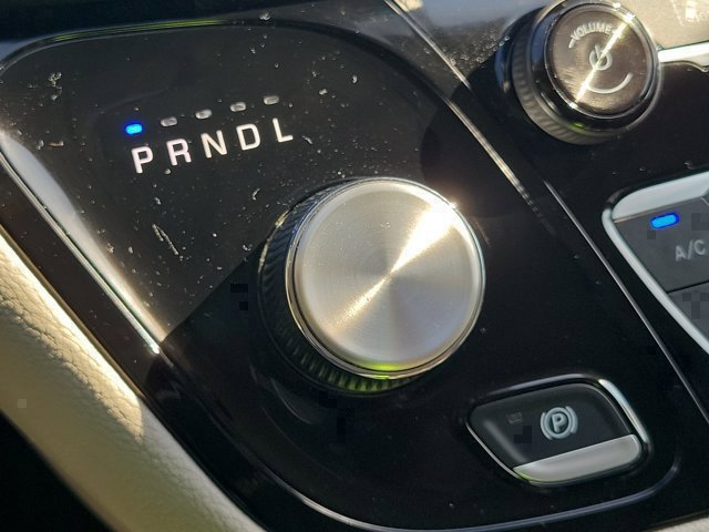 Used 2024 Chrysler Pacifica Limited FWD image 31
