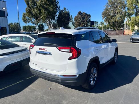 Used 2023 GMC Terrain SLT image 3