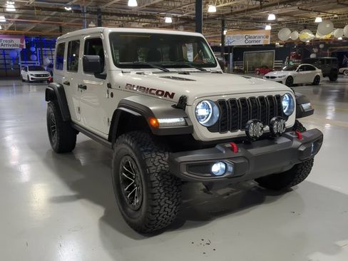 Used 2024 Jeep Wrangler Unlimited Rubicon w/ XTREMEE 35" Tire Package AWD/4WD image 5