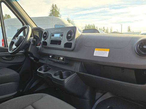 Used 2025 Mercedes-Benz Sprinter 2500 image 12