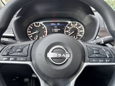Used 2025 Nissan Altima 2.5 SV FWD image 35