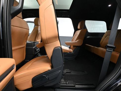 Used 2024 Ford Expedition Platinum image 43