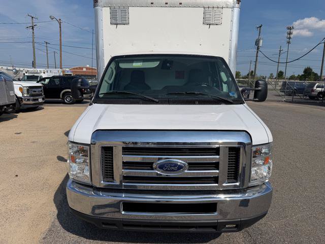 Used 2017 Ford E-450 and Econoline 450 Super Duty w/ Power Windows & Locks Group RWD image 31