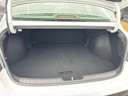 Certified 2025 Hyundai Elantra Sport image 16