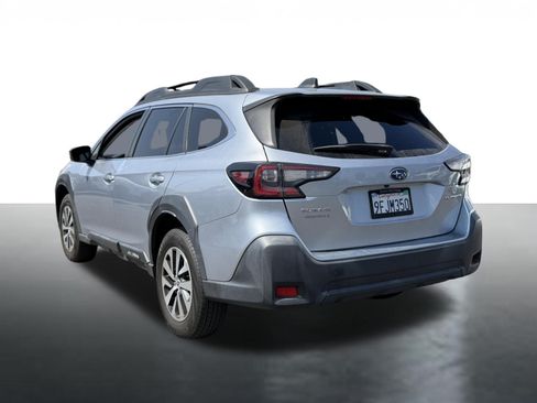 Used 2023 Subaru Outback Premium AWD/4WD image 5