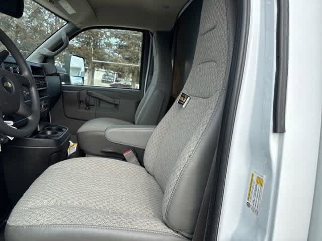 New 2025 Chevrolet Express 4500 w/ Power Convenience Package RWD image 34