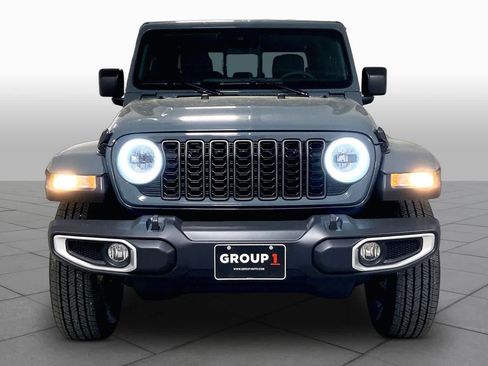 Used 2025 Jeep Gladiator Sport w/ Premium Package AWD/4WD image 5