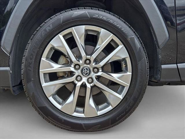 Used 2021 Toyota RAV4 XLE Premium AWD/4WD image 23