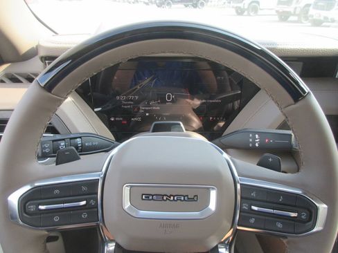 New 2026 GMC Yukon Denali w/ Denali Reserve Package AWD/4WD image 18