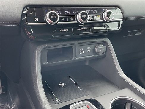 New 2025 Honda Pilot Touring image 19