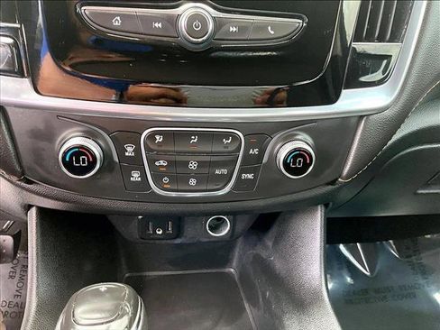 Used 2020 Chevrolet Traverse LT image 23