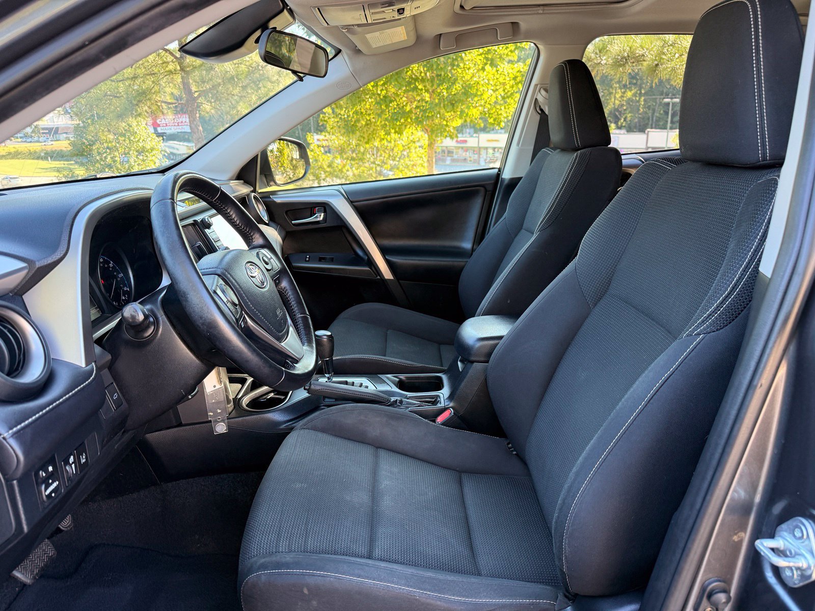 Used 2017 Toyota RAV4 XLE FWD image 34