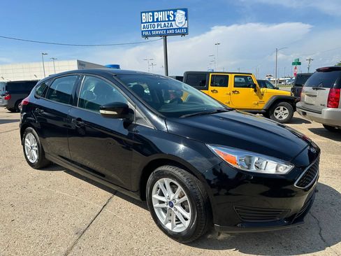 Used 2016 Ford Focus SE FWD image 1