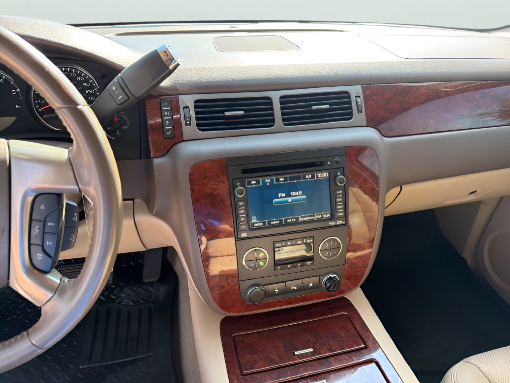 Used 2010 Chevrolet Suburban LTZ AWD/4WD image 22