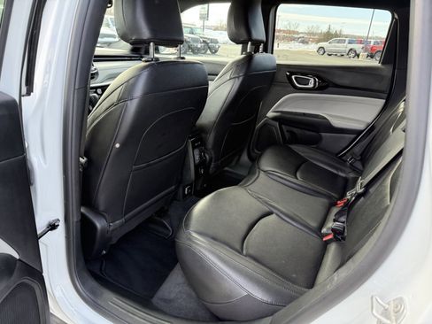 Used 2024 Jeep Compass Limited image 12