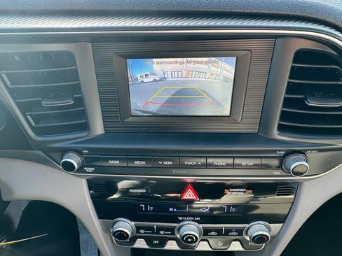 Used 2020 Hyundai Elantra SE image 12
