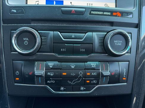 Used 2017 Ford Explorer XLT w/ Equipment Group 202A FWD image 11