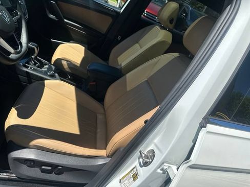 Used 2023 Volkswagen Tiguan SE w/ Panoramic Sunroof Package AWD/4WD image 10