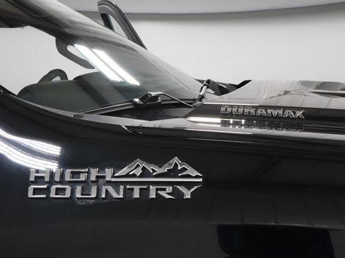 Used 2021 Chevrolet Silverado 1500 High Country w/ Technology Package AWD/4WD image 36
