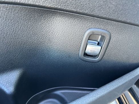 Used 2025 Mercedes-Benz C 300 Sedan image 35