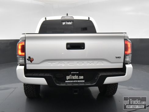 Used 2022 Toyota Tacoma TRD Sport image 5