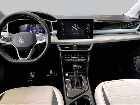 Used 2025 Volkswagen Taos SE FWD image 14