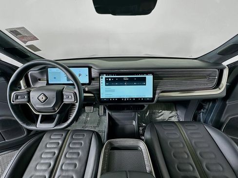 Used 2022 Rivian R1T Adventure image 9
