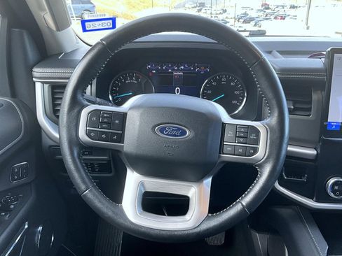 Used 2024 Ford Expedition Max XLT image 11
